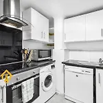 Superb 3 Bedroom Flat- Amazing River View 5 Stars