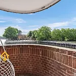 Superb 3 Bedroom Flat- Amazing River View 5 Stars