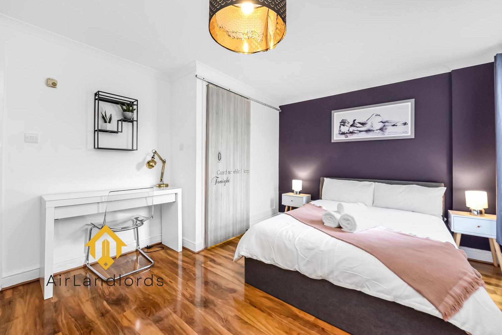 Superb 3 Bedroom Flat- Amazing River View 5 Stars Apartment