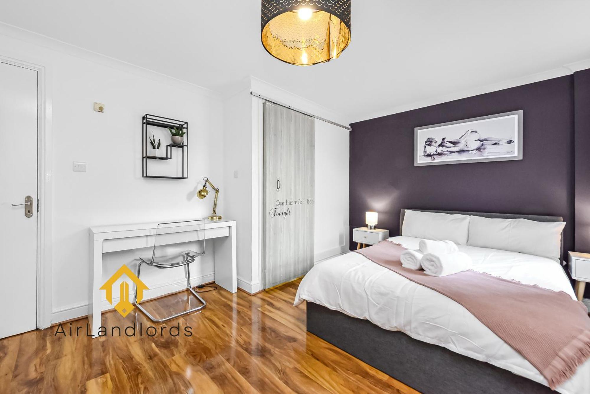 Superb 3 Bedroom Flat- Amazing River View 5 Stars Apartment