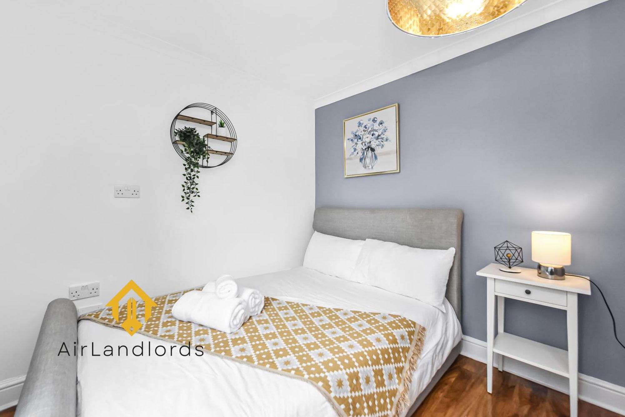 Superb 3 Bedroom Flat- Amazing River View 5 Stars Apartment *