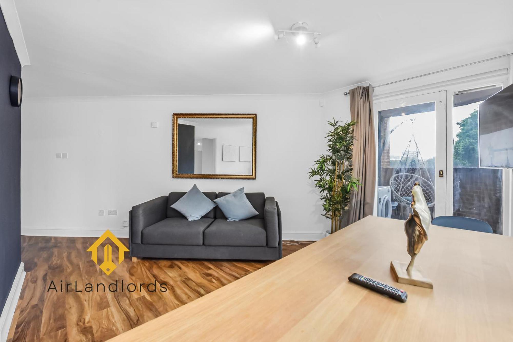 Superb 3 Bedroom Flat- Amazing River View 5 Stars Apartment