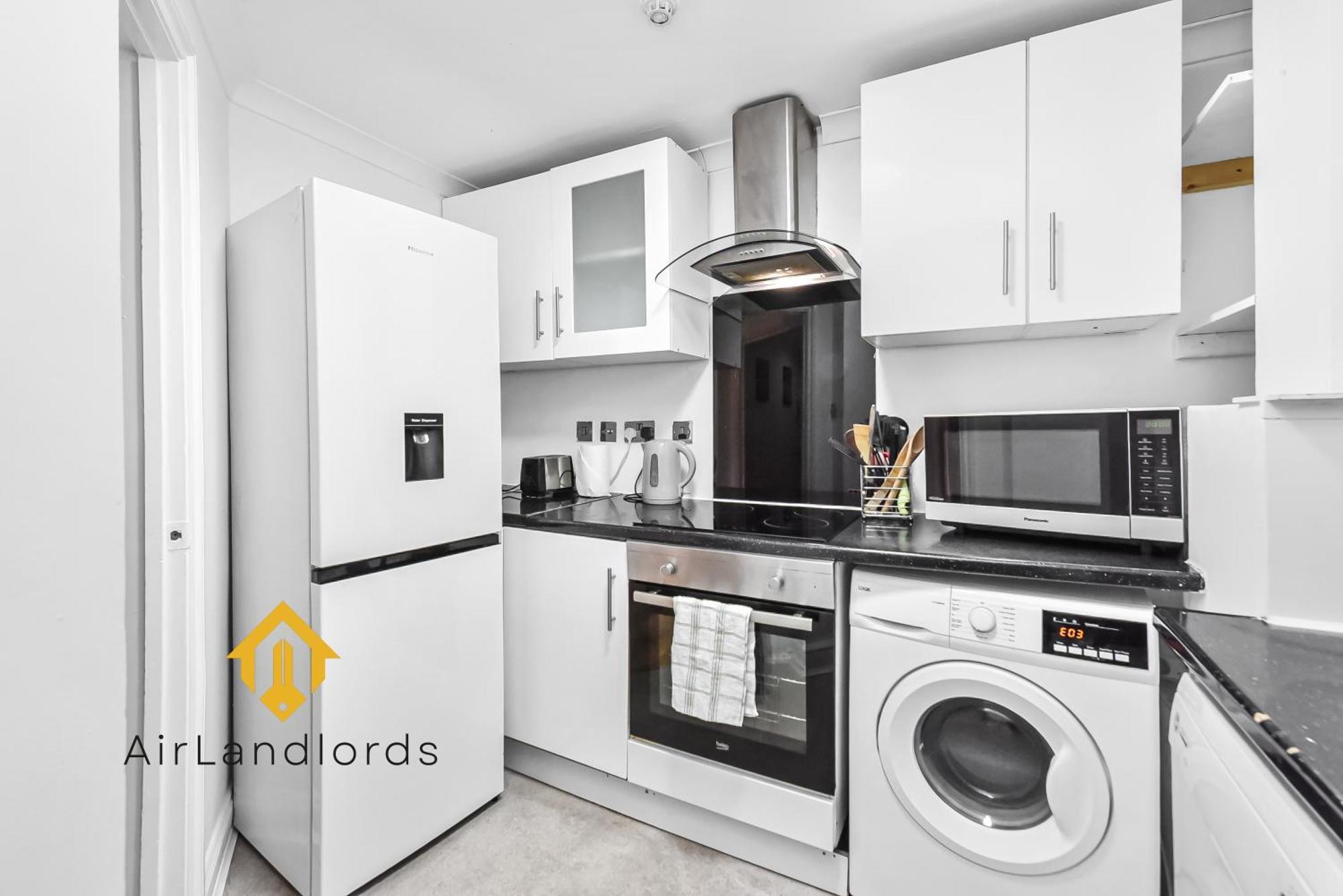 Superb 3 Bedroom Flat- Amazing River View 5 Stars * London